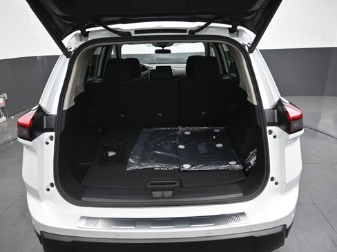 New 2026 Nissan Rogue SV image 9