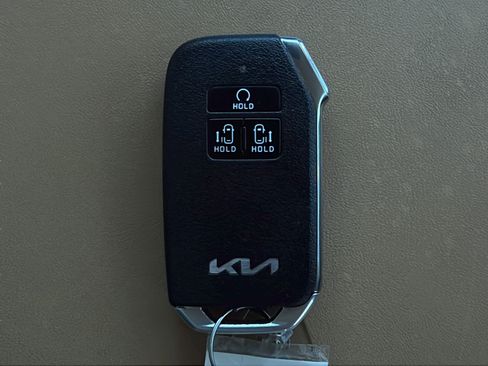 Certified 2024 Kia Carnival LX FWD image 23