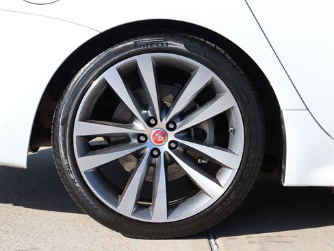 Used 2018 Jaguar XJ R-Sport image 51