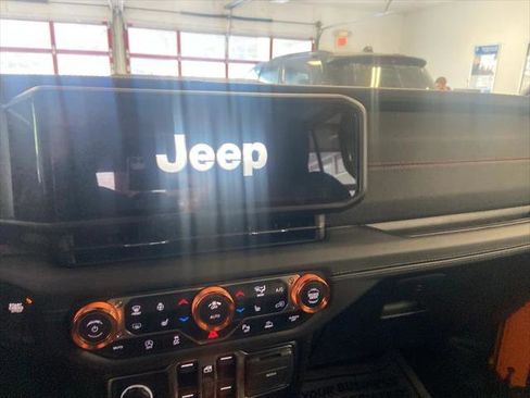 Certified 2025 Jeep Wrangler Unlimited Rubicon image 26