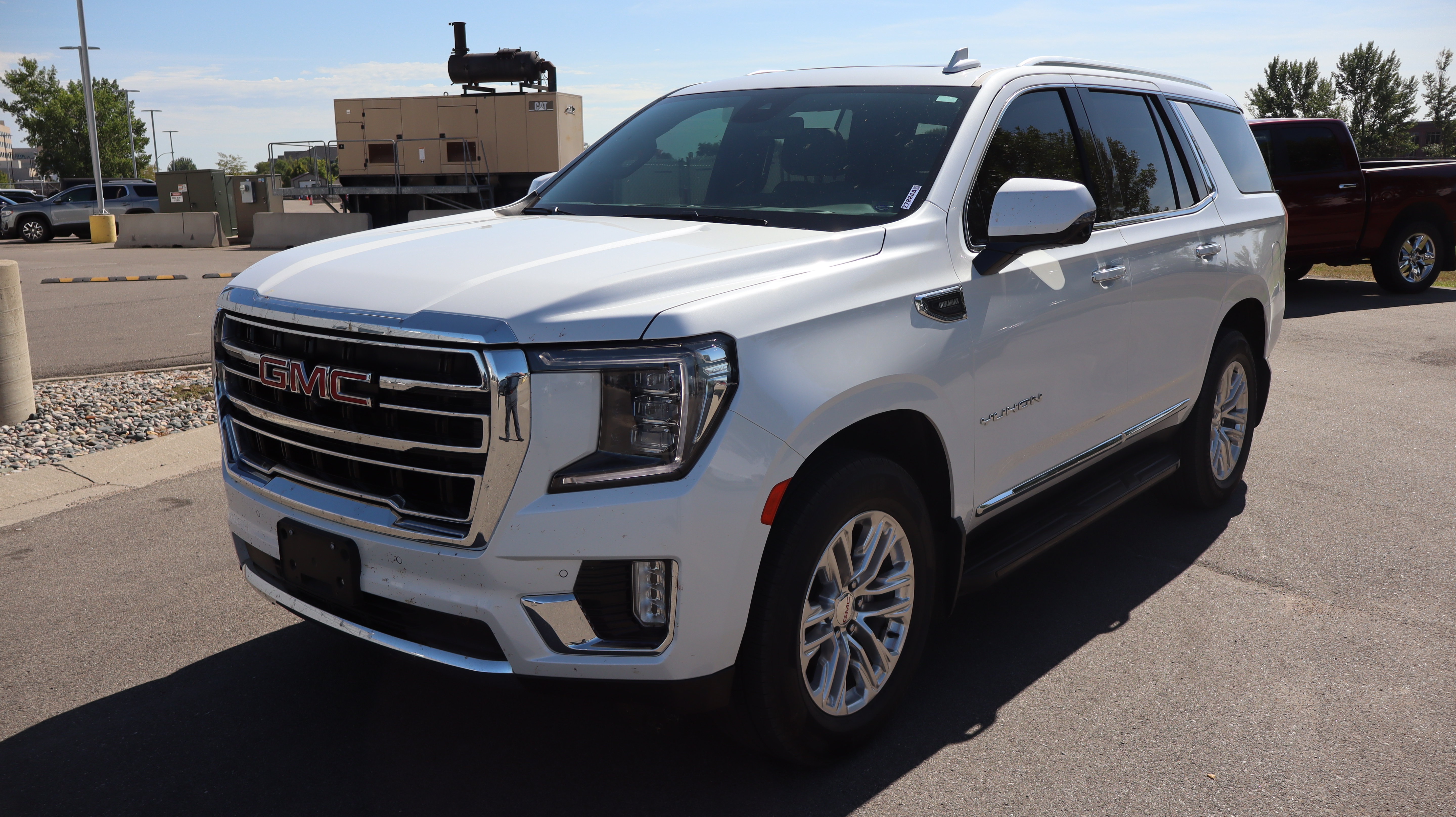 Certified 2023 GMC Yukon SLT w/ SLT Premium Package AWD/4WD image 3
