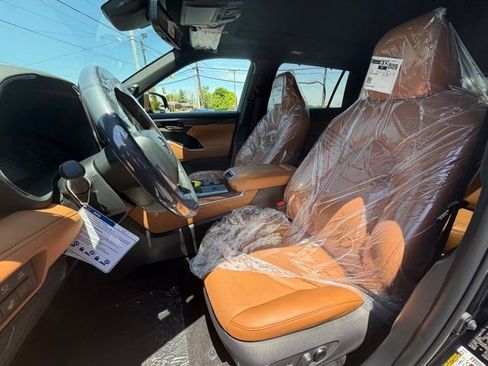 Used 2026 Toyota Highlander Platinum AWD/4WD image 15
