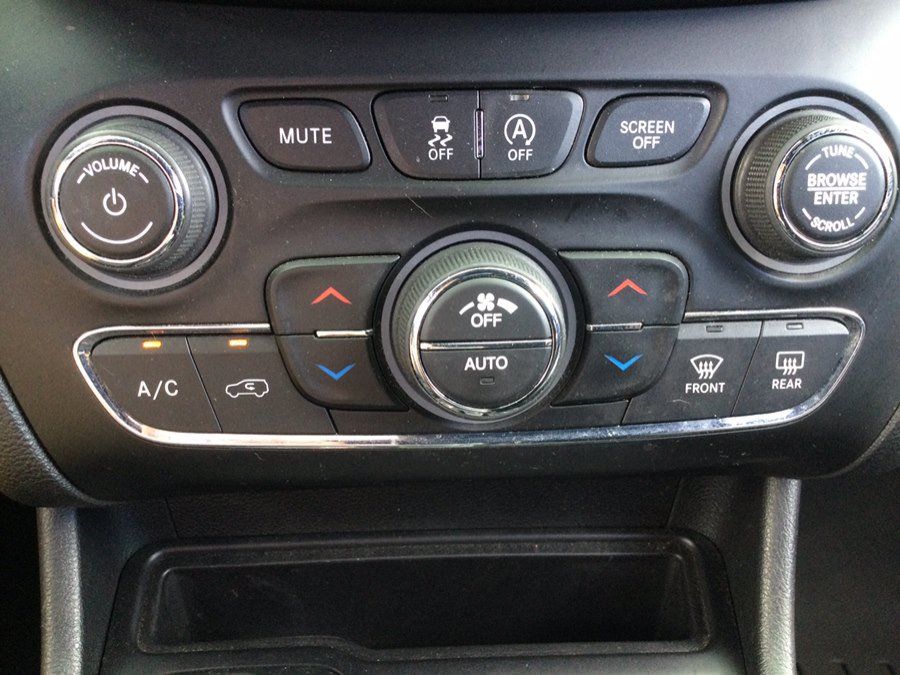 Used 2019 Jeep Cherokee High Altitude AWD/4WD image 36