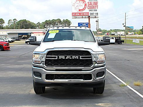 Used 2024 RAM 2500 Tradesman w/ Chrome Appearance Group AWD/4WD image 10
