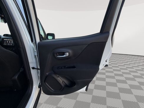 Used 2021 Jeep Renegade Latitude image 26