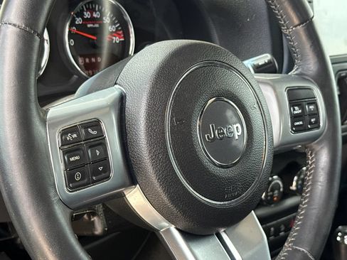 Used 2016 Jeep Wrangler Unlimited Rubicon AWD/4WD image 29