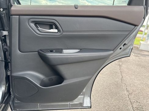 Used 2023 Nissan Rogue SV w/ SV Premium B Package FWD image 15