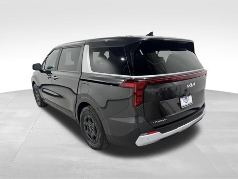 Used 2025 Kia Carnival FWD image 39