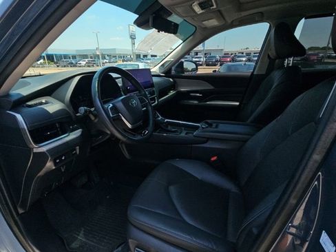 Used 2024 Toyota Grand Highlander AWD image 12