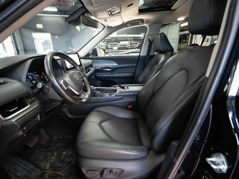 Used 2024 Toyota Grand Highlander XLE image 9