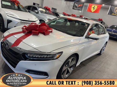 Used 2019 Honda Accord Touring image 2