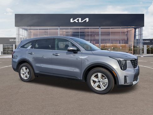 Used 2025 Kia Sorento LX image 2