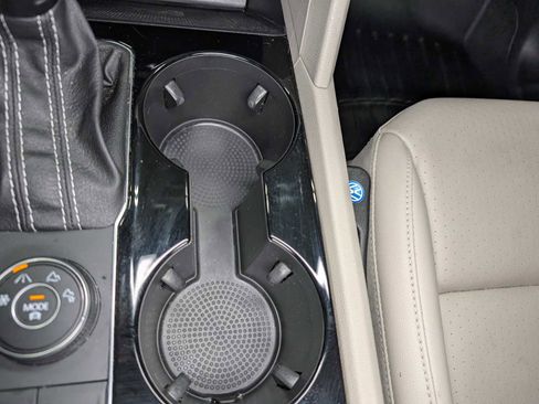 Used 2022 Volkswagen Atlas SE image 28