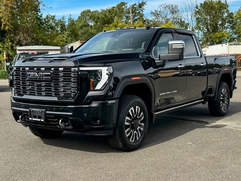 Used 2025 GMC Sierra 3500 Denali Ultimate AWD/4WD image 7