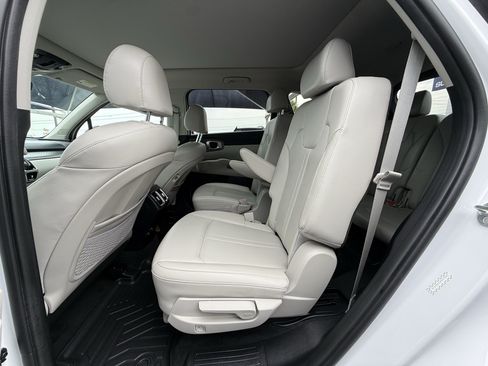 Used 2023 Kia Sorento SX AWD/4WD image 16