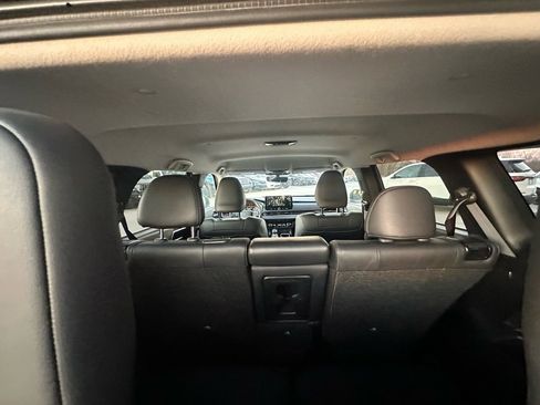 Used 2025 Mitsubishi Outlander SE image 37