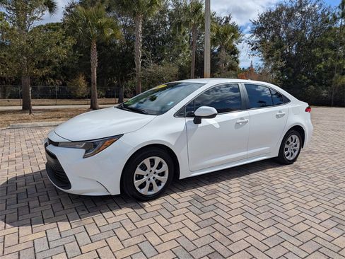 Used 2025 Toyota Corolla LE image 3
