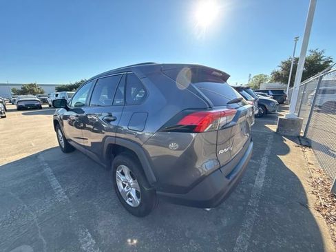 Used 2021 Toyota RAV4 XLE FWD image 6