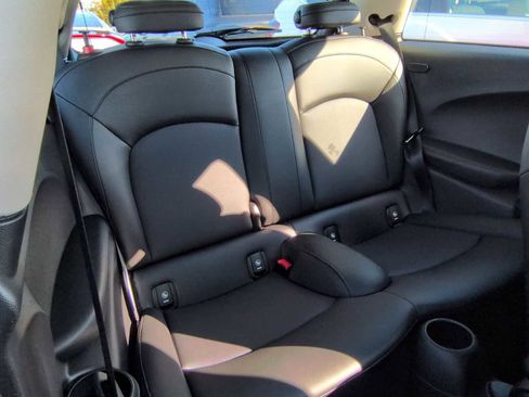 Used 2019 MINI Cooper 2-Door Hardtop image 21