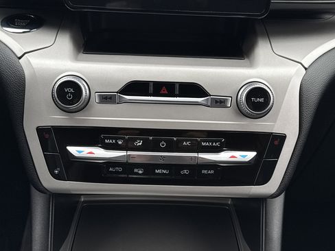 Used 2023 Ford Explorer XLT w/ Equipment Group 202A image 18