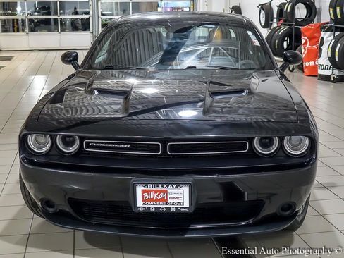 Used 2019 Dodge Challenger SXT image 5