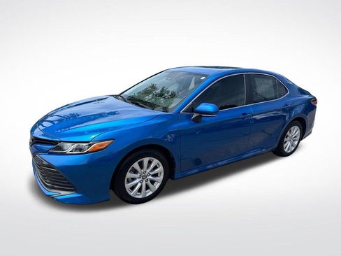 Used 2019 Toyota Camry LE w/ Convenience Package FWD image 3