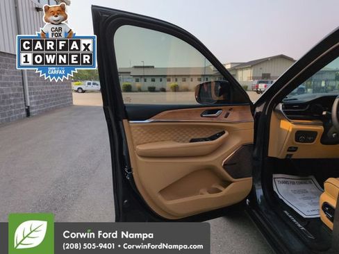 Used 2025 Jeep Grand Cherokee Summit AWD/4WD image 10