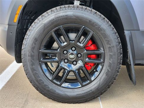 Used 2024 Land Rover Defender 90 S image 10