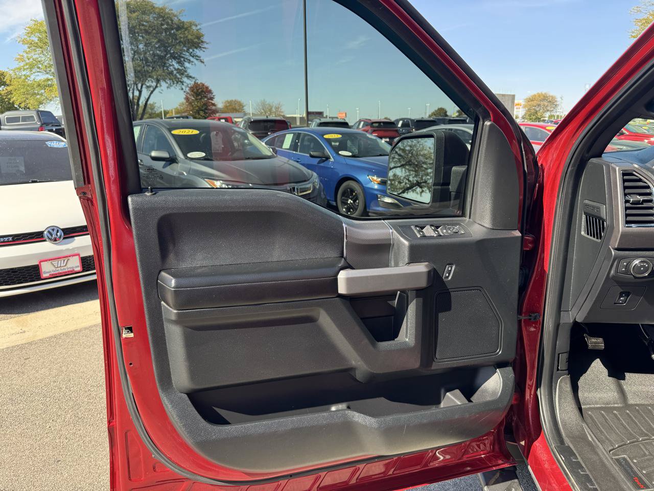 Used 2015 Ford F150 XLT w/ Equipment Group 302A Luxury AWD/4WD image 12
