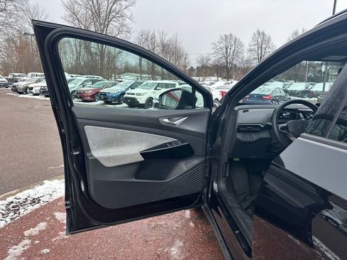 Used 2023 Volkswagen ID.4 Pro image 11