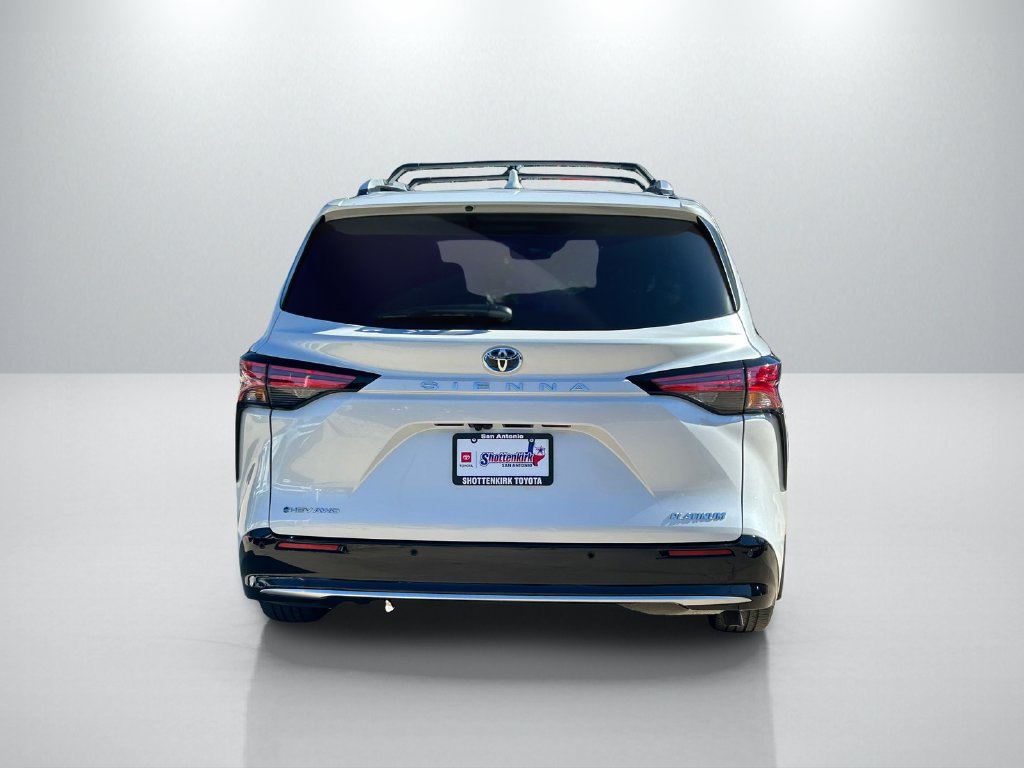 Used 2025 Toyota Sienna Platinum AWD/4WD image 6