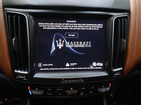 Used 2018 Maserati Levante AWD/4WD image 21