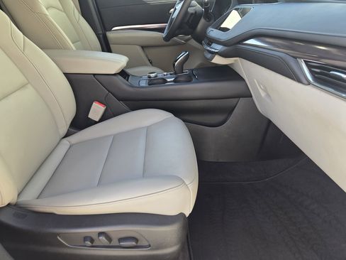 Used 2022 Cadillac XT4 Luxury w/ Cold Weather Package image 16