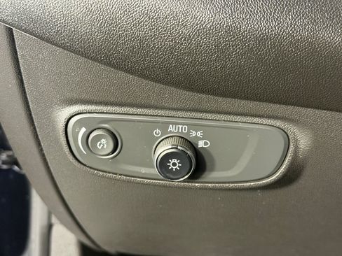 Used 2023 Chevrolet Equinox LS FWD image 17