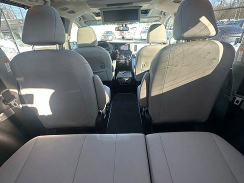 Used 2015 Toyota Sienna Limited image 27