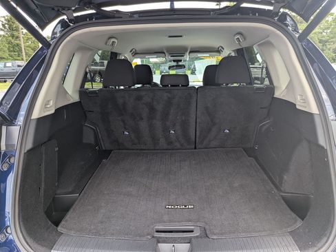 Used 2025 Nissan Rogue SV FWD image 19