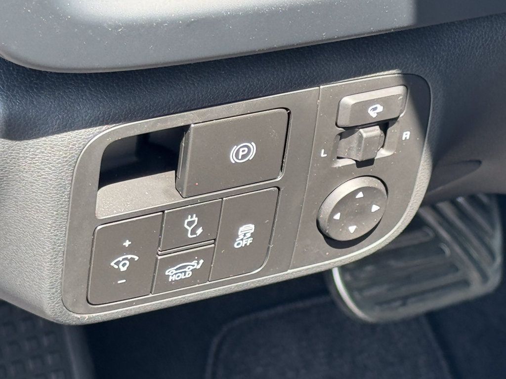 Used 2023 Hyundai Ioniq 6 Limited RWD image 9