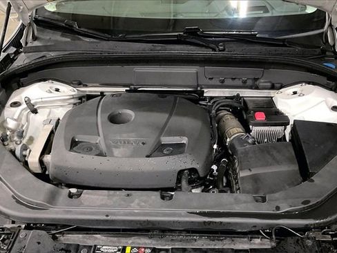 Used 2020 Volvo XC60 T6 Momentum image 11