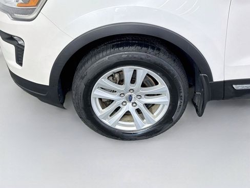 Used 2018 Ford Explorer XLT w/ Equipment Group 202A AWD/4WD image 26