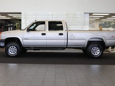 Used 2006 Chevrolet Silverado 3500 LT w/ Heavy-Duty Power Package AWD/4WD image 4
