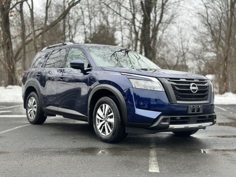 Used 2025 Nissan Pathfinder SL w/ Cargo Package image 7