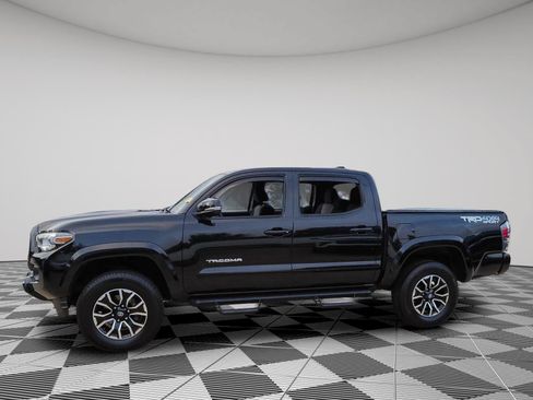 Used 2020 Toyota Tacoma TRD Sport AWD/4WD image 4