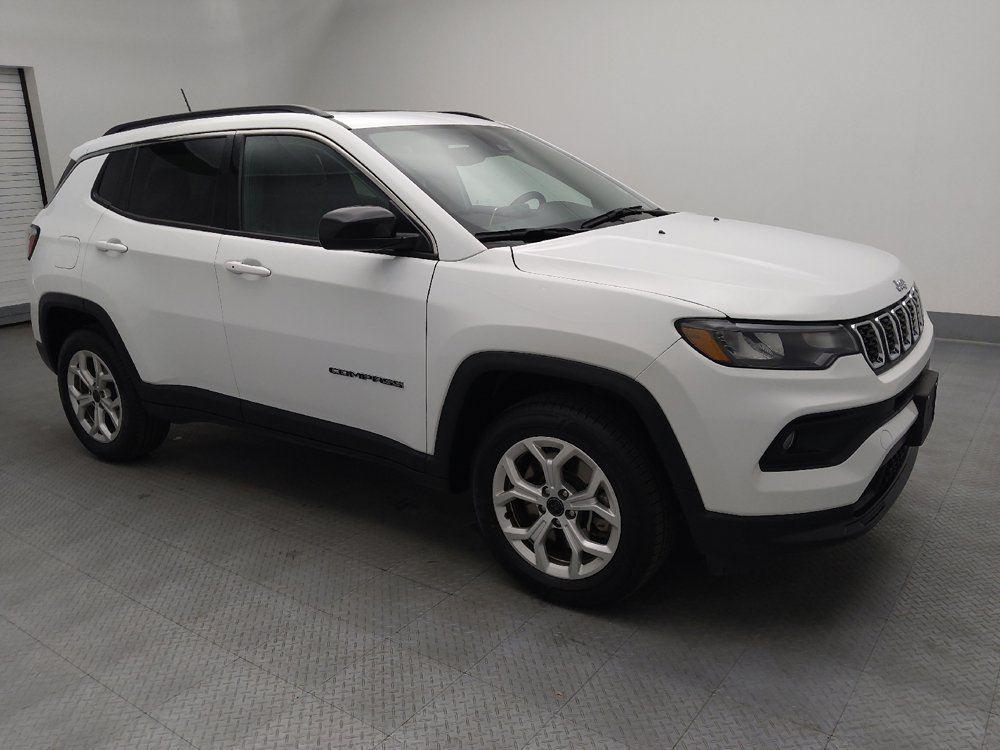 Used 2025 Jeep Compass Latitude w/ Sun & Sound Group AWD/4WD image 11