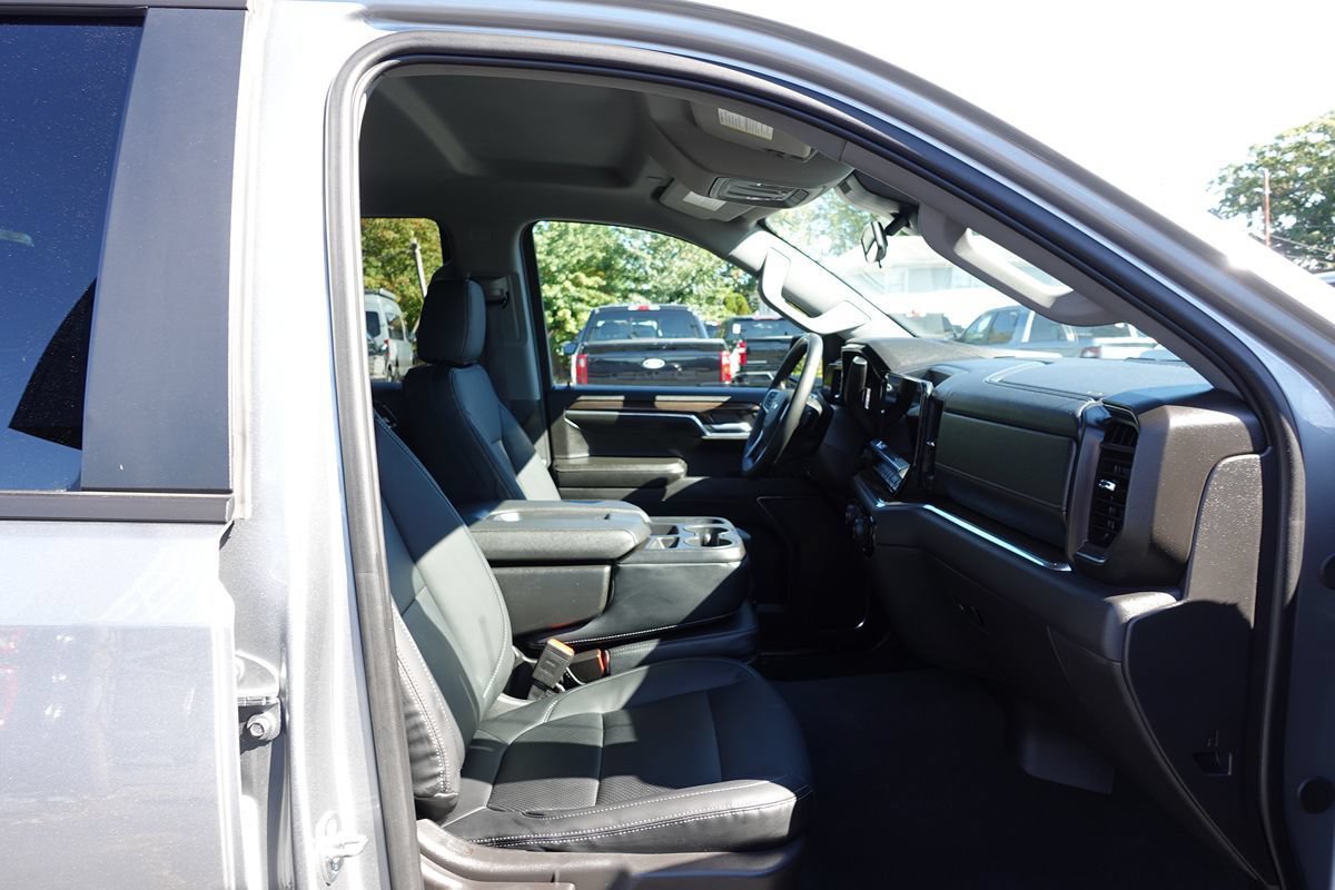 Used 2024 Chevrolet Silverado 1500 LT AWD/4WD image 36
