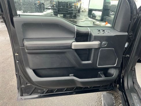 Used 2018 Ford F150 Platinum w/ Equipment Group 701A Luxury image 9