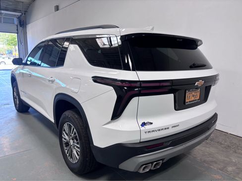 Used 2026 Chevrolet Traverse LT w/ Driver Confidence Package AWD/4WD image 3