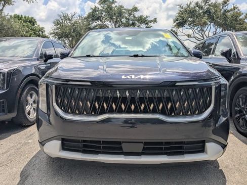 Certified 2025 Kia Carnival FWD image 2