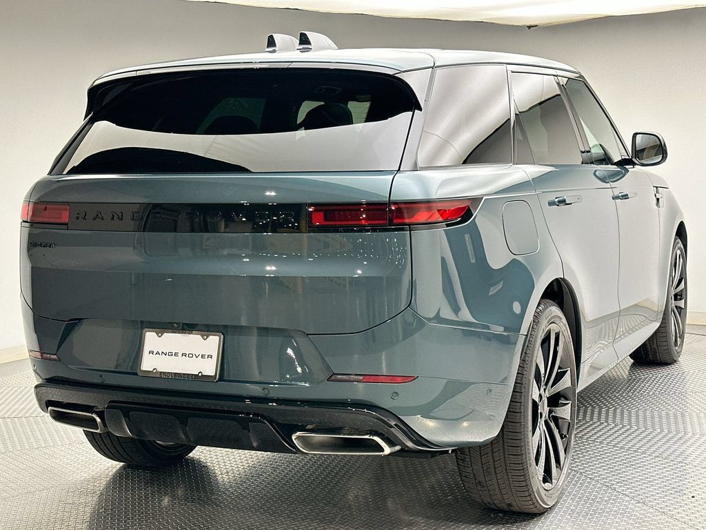 New 2027 Land Rover Range Rover Sport Dynamic SE AWD/4WD image 4