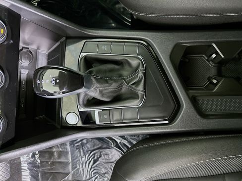 Used 2024 Volkswagen Taos SE image 22