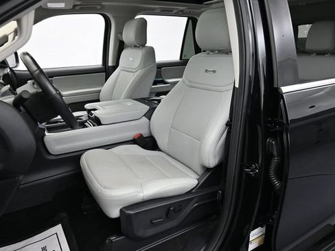 Certified 2025 Ford Expedition Platinum w/ Driver's Package AWD/4WD image 12